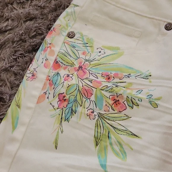 New Lauren Conrad Shorts - Picture 3 of 11